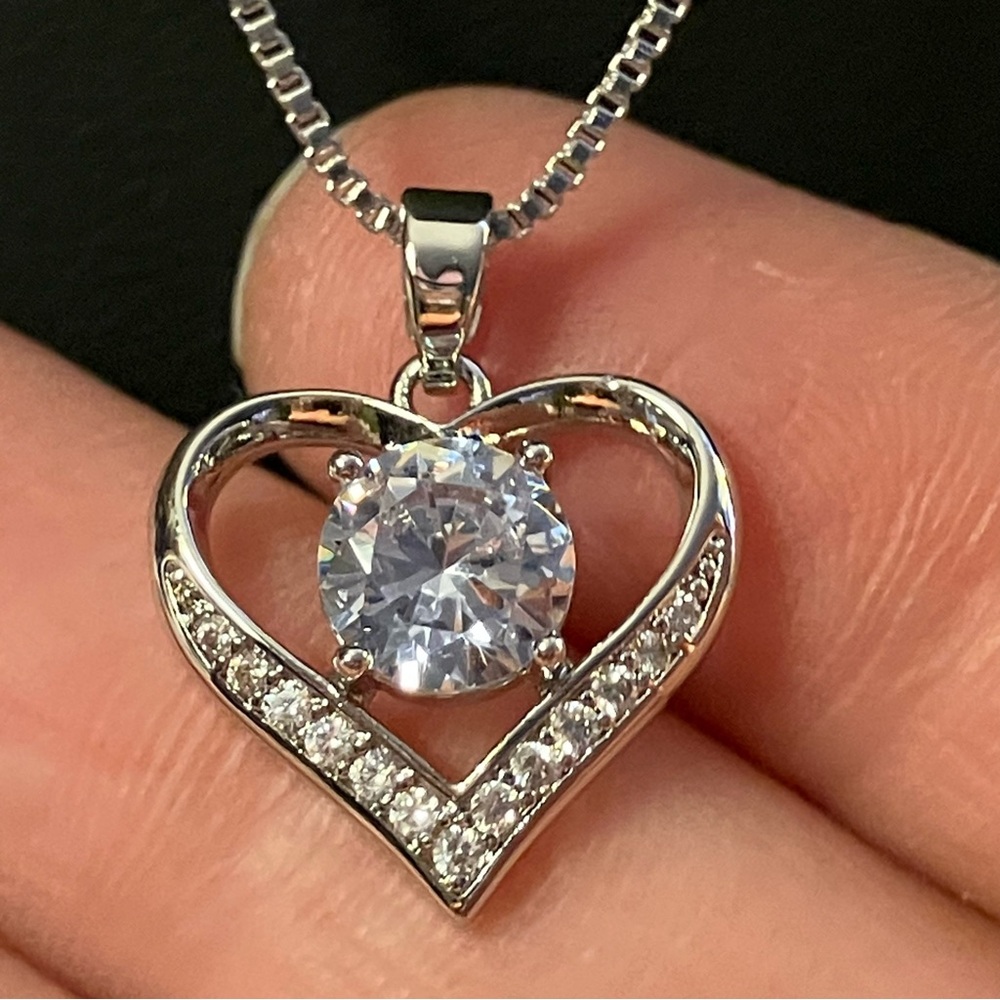 Elegant Silver Tone Rhinestone Heart Pendant Necklace 18”